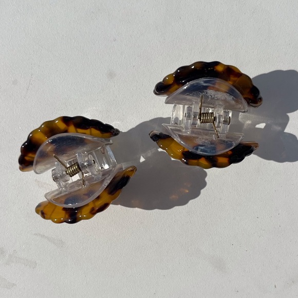 Valet Studio ‘Ursula’ She’ll Clips Tortoise - Picture 3 of 6